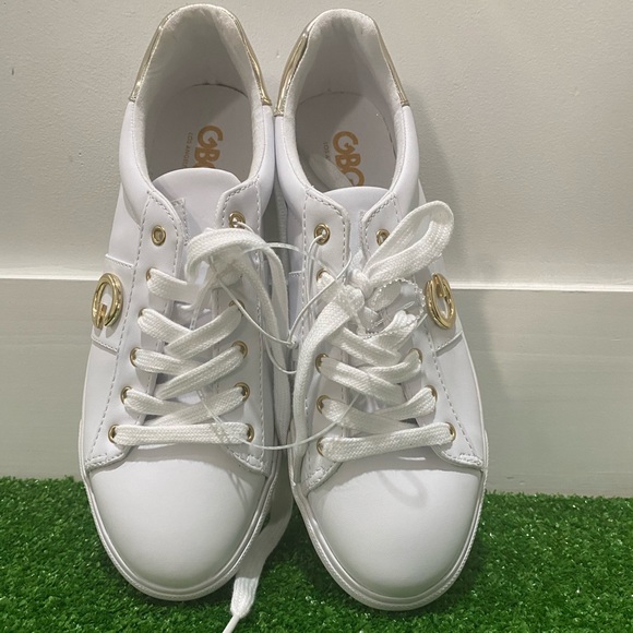 guess white and gold sneakers